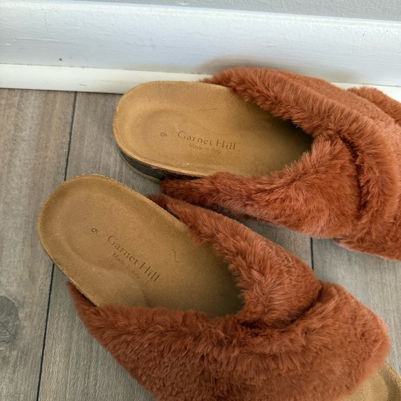 New! Garnet Hill Mira fuzzy faux fur crossover slides burnt orange size 9 - Picture 2 of 3
